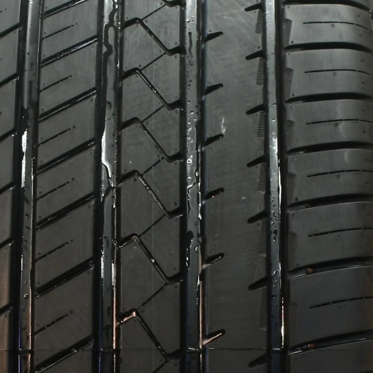 Lionhart -Five All Season 255/55R19 111V  Passenger Tire